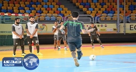 أخضر الصالات في لقاء ودي مع نظيره المصري