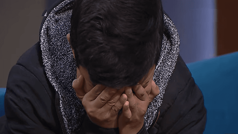 بالفيديو.. طفل يروي مأساته بعدما تخلت عنه والدته وألقت به في الشارع