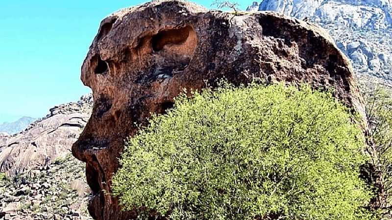 شاهد.. صخور على هيئة وجوه بشرية بالباحة