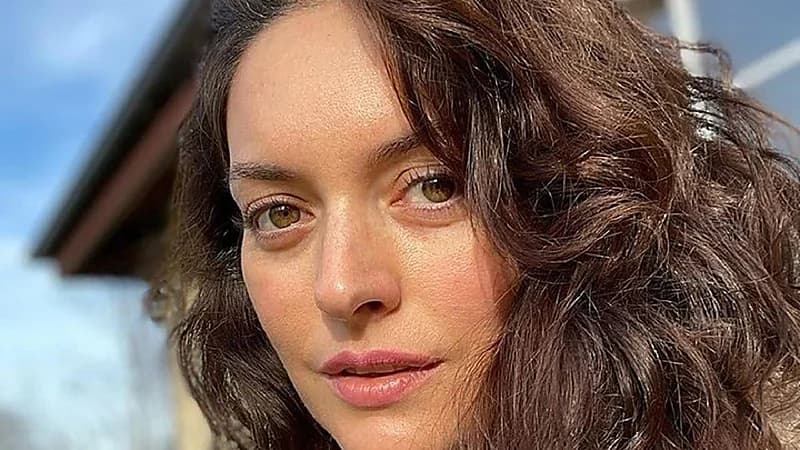 فنانة تركية مهددة بالسجن بسبب دفاعها عن فتاة اغتصبها جندي