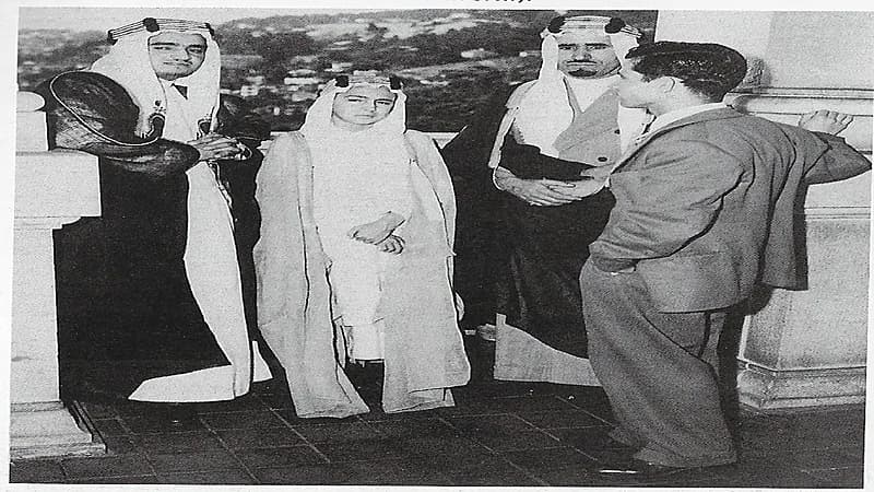 صورة نادرة تجمع الأمير محمد بن عبد العزيز وأخيه الملك فهد قبل 76 عاما