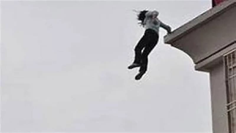 امرأة تقفز من الطابق الثالث بعد تعرضها للضرب على يد زوجها بسبب خلافات بينهما  