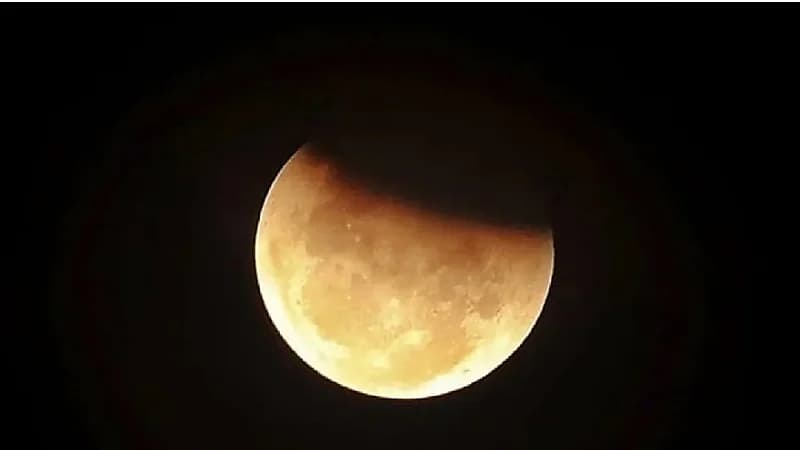 أول خسوف تشهده المملكة في ٢٠٢٢.. الإثنين