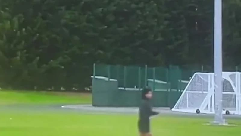 مقطع فيديو لشبح مارادونا يتدرب في ملعب بـ اسكتلندا يشعل مواقع السوشيال ميديا