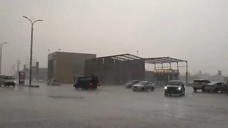شاهد.. لحظة هطول أمطار غزيرة على جازان 
