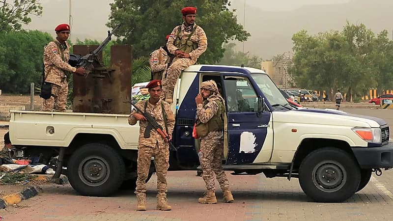 ضبط قذائف وذخائر شديدة الانفجار بحافلة ركاب في عدن‎‎