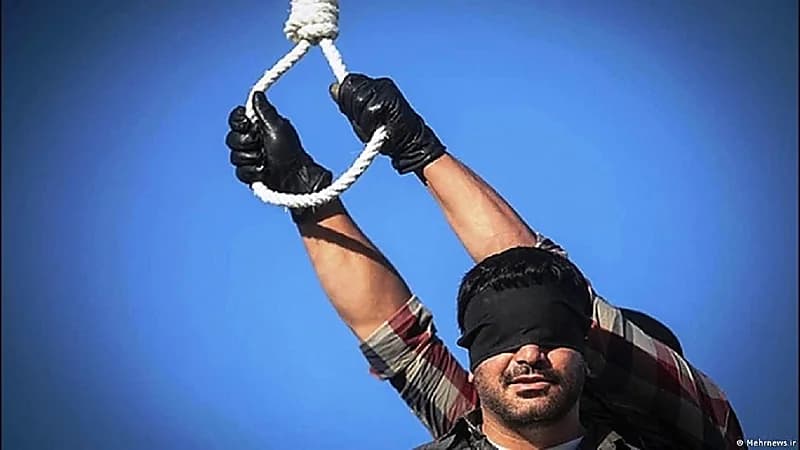 الملالي يحكم بإعدام محتج لجرحه رجل أمن!