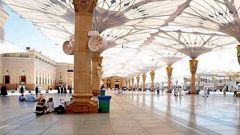 "شؤون الحرمين": دخول امرأتين غير مسلمتين لساحات المسجد النبوي بلباس غير مناسب حدث بالخطأ