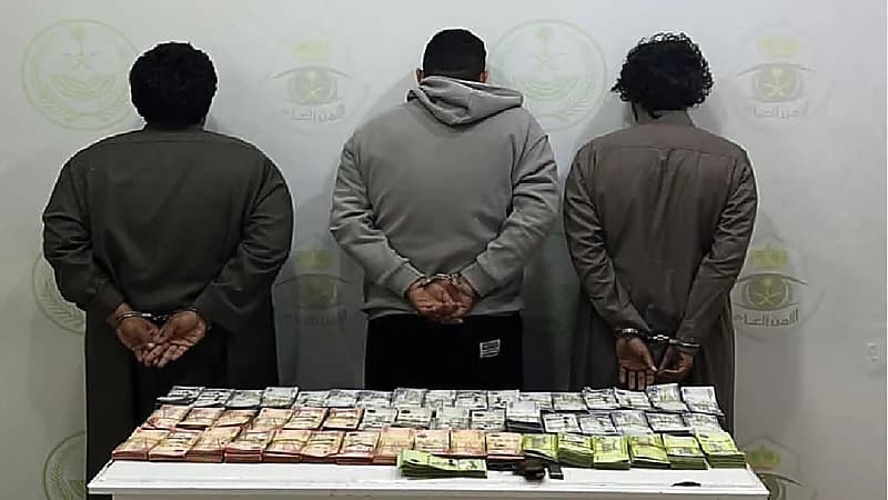 ضبط 3 مواطنين سرقوا 2.9 مليون ريال من مؤسسة تجارية بالرياض