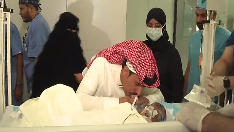 بالفيديو .. لقاء أسرة التوأم السيامي اليمني بـ"سلمان و عبد الله" بعد فصلهما