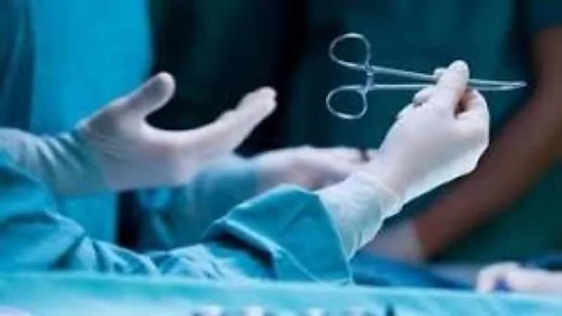 فريق طبي بالطائف ينهي معاناة مريضة باستخراج حصوات من الحالب 