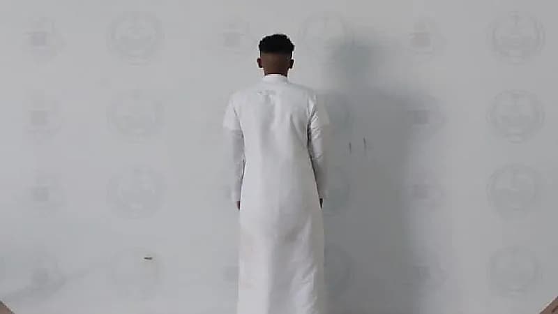 ضبط مواطن لمضايقته وإيذاء المارة وتعطيل السير بمكة