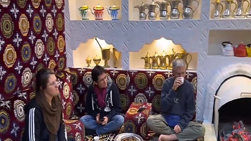 بالفيديو .. . مواطن من حائل يستضيف سياحا إيطاليين في منزله