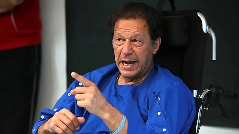 مذكرة اعتقال جديدة بحق عمران خان في قضية تهديد قاضية