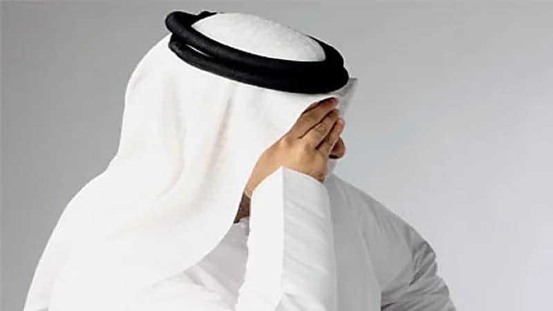 بالفيديو .. رجل يبكي اشتياقا لوالدته المتوفية