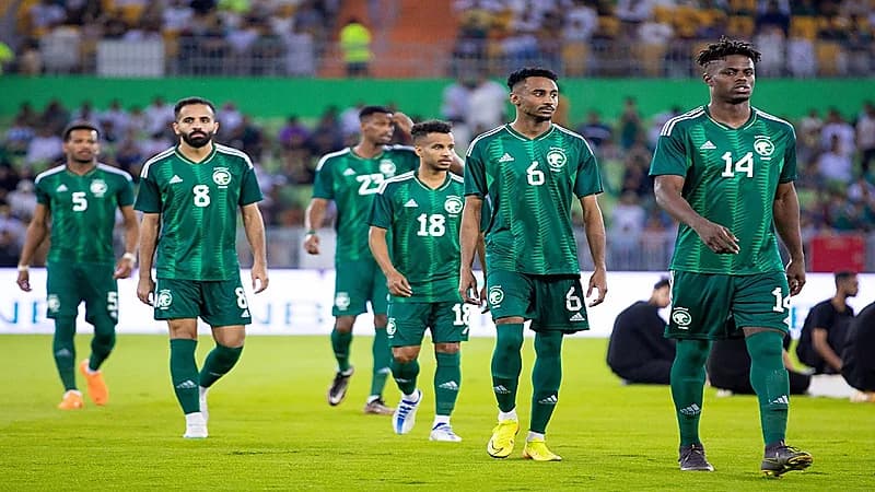 نجوم الأخضر يتكفلون بشراء 10 آلاف تذكرة لمواجهة بوليفيا