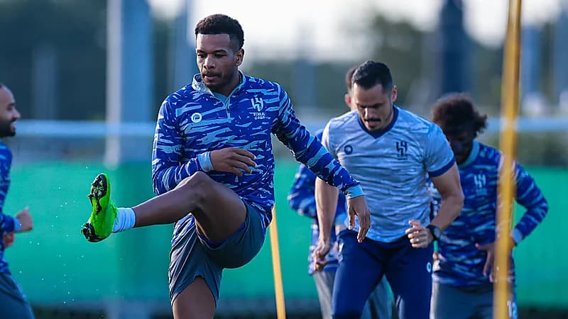 بمتابعة "بن نافل" .. الهلال يواصل استعداده لإياب نهائي آسيا