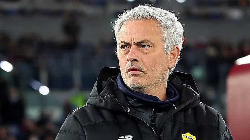 باريس سان جيرمان يسعى للتعاقد مع المدرب مورينيو