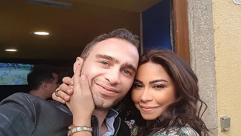 والد حسام حبيب: مفلستش إلا بعد جواز ابني من شيرين