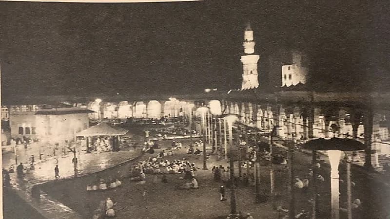 صورة نادرة لإنارة الحرم المكي الشريف قبل 70 عاما