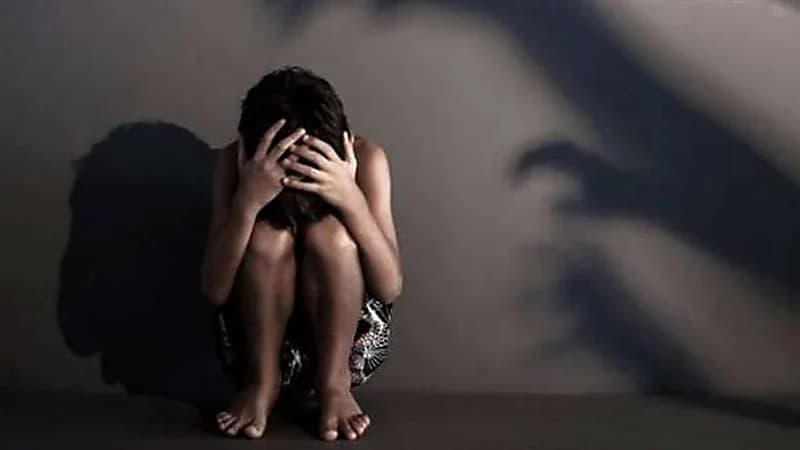 وصلة تعذيب من أب تقتل طفلا لم يتجاوز الثالثة لسبب صادم!