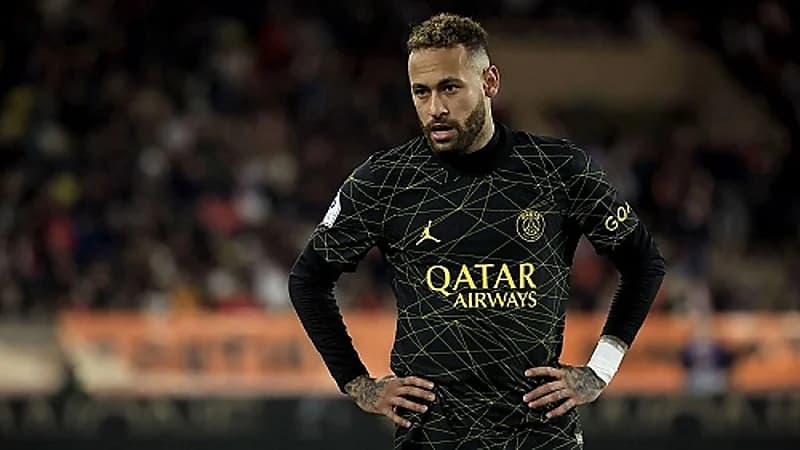 مشجع برازيلي يوصي بمنح أملاكه لنيمار
