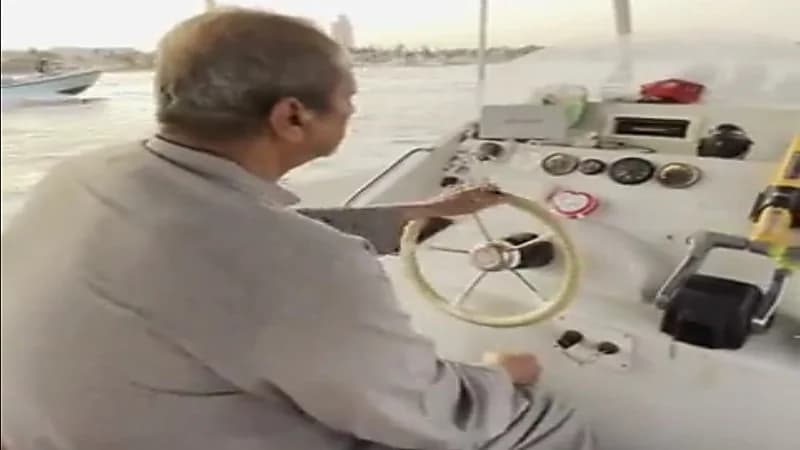 لشغفه الكبير بالبحر.. طيار متقاعد يروي قصة تحوله من قائد طائرة لقائد قارب.. فيديو