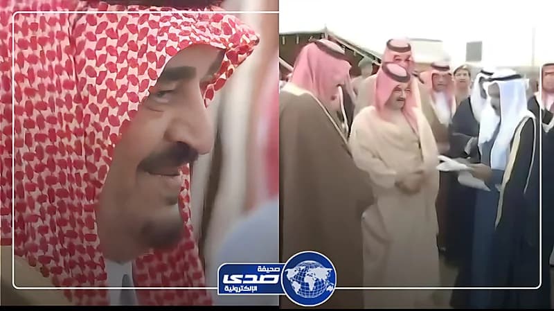 لحظه انبهار الملك فهد بأبيات شعرية وطلبه من الشاعر الاحتفاظ بها .. فيديو
