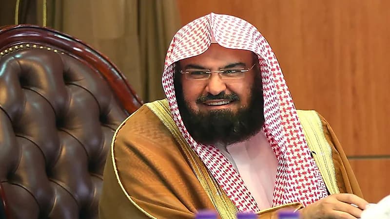 موقف طريف للشيخ السديس مع شخص من الجالية الأفريقية .. فيديو