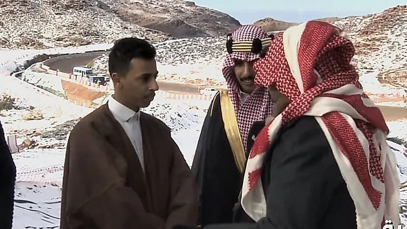 زوار مرتفعات جبال اللوز يحتفلون بيوم التأسيس بالزي التراثي   ..  فيديو