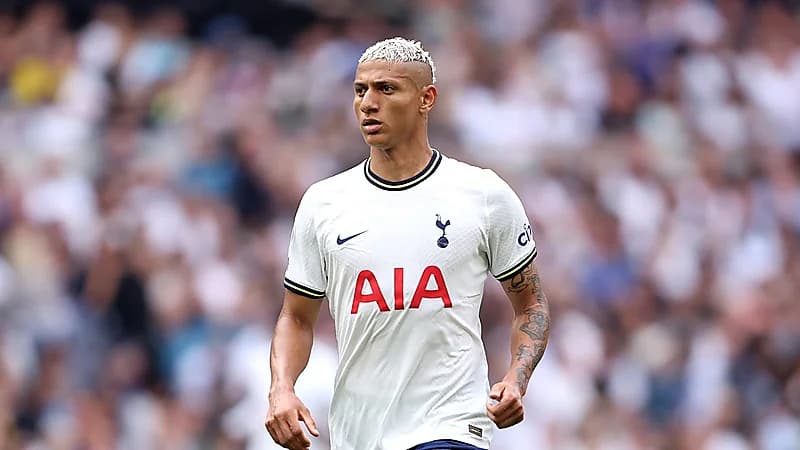 القادسية يجهز عرضا مغريا لضم مهاجمين برازيليين