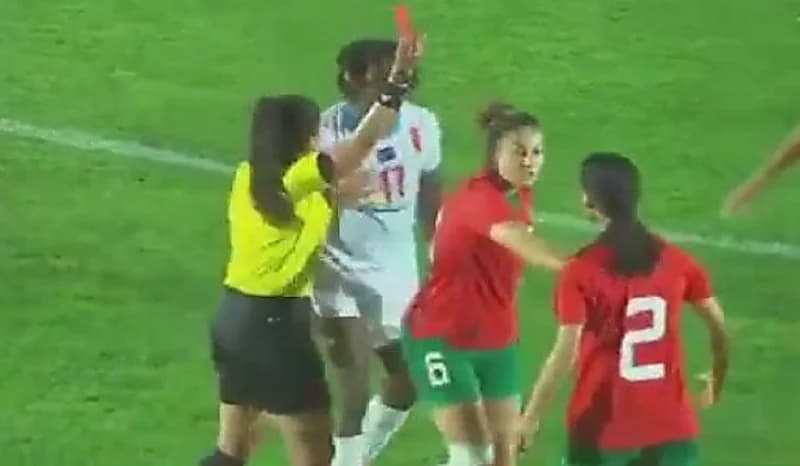 شجار عنيف بين لاعبات في مباراة ودية