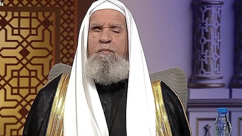 الشيخ عبدالله الركبان يوضح حكم تقديم الطلاب هدايا للمعلم.. فيديو