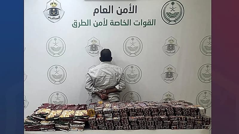 ضبط مقيم بحوزته حشيش و89 ألف قرص طبي خاضع للتداول بجازان .. فيديو