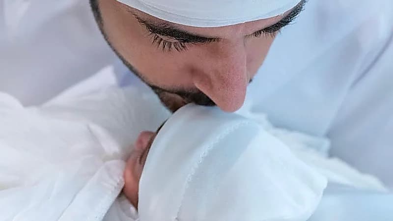 الشيخ حمدان بن محمد يشارك أول صور مع ابنته ⁧‫الشيخة هند‬⁩ ..صور