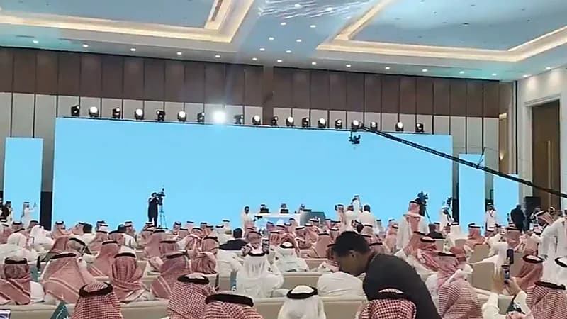 بيع فلتين متجاورتين في مزاد بحي العليا بسعر مميز  .. فيديو