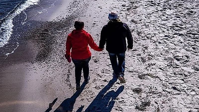 وفاة زوجين في نفس اليوم بعد احتفالهما بذكرى الزواج الـ 74