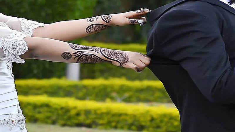 عريس يهرب بعد ساعة من حفل زفافه.. فيديو