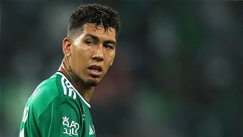 فيرمينو يصر على البقاء في معسكر الأهلي قبل الرحيل للسد