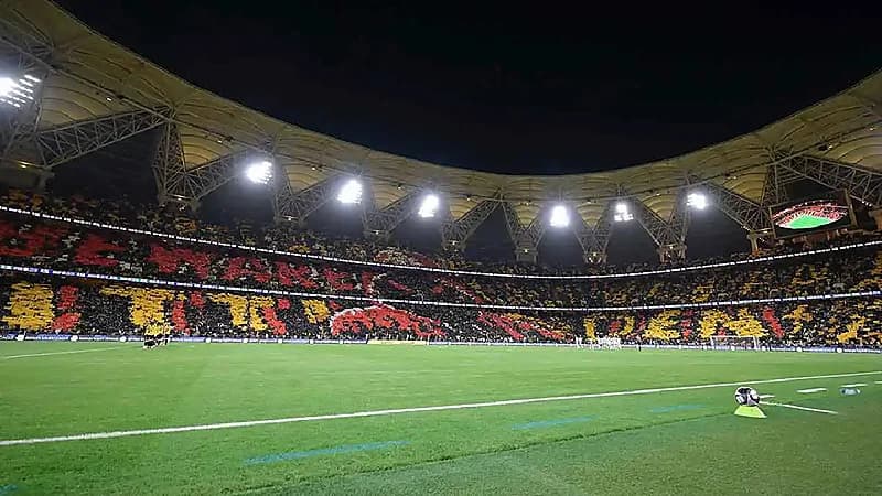 جماهير الاتحاد تكرر رسالة النصر الفاشلة بتيفو مثير.. فيديو