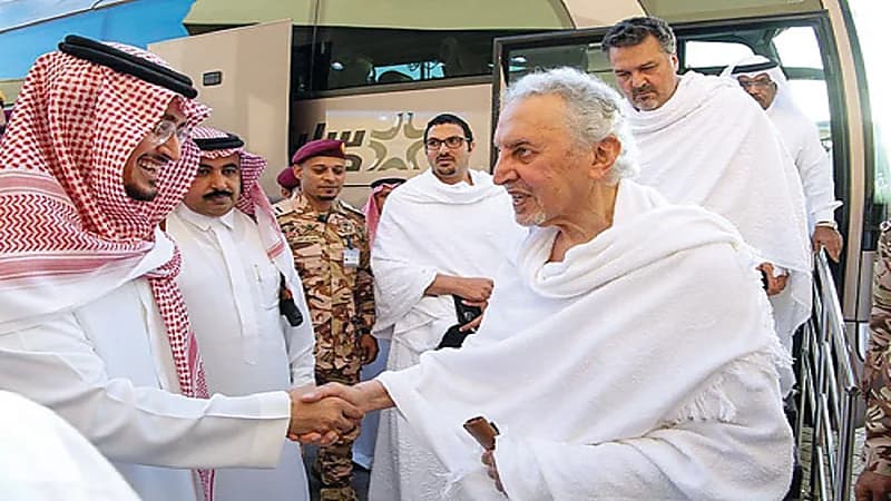 موقف إنساني لأمير مكة مع الحجاج .. فيديو