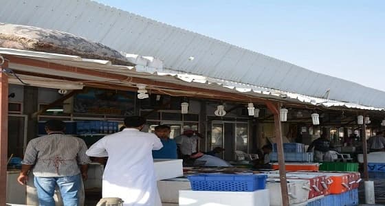بالصور.. " بلدية القطيف " تعيد تنكيس سوق تاروت بـ 10 ملايين ريال