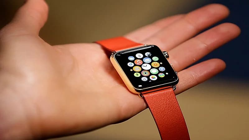 عملاء يقاضون "أبل" بسبب مخاطر ساعتها الذكية