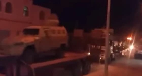 بالفيديو.. تعزيزات عسكرية سعودية ضخمة تصل إلى محافظة المهرة اليمنية