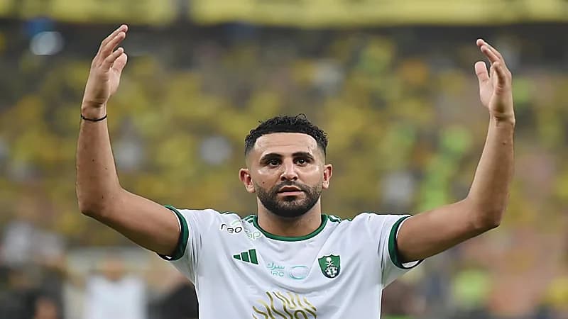 نادي نيوم يستهدف ضم رياض محرز من الأهلي