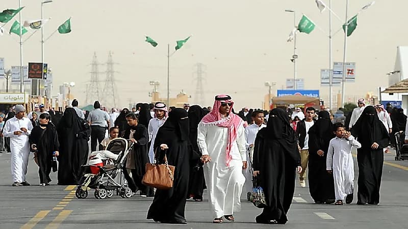 قانوني يوضح سبب تفاوت أسعار مخالفات الذوق العام