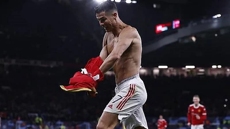 مصارع شهير ساخرا من رونالدو: "ناعم ويمتلك جسما استعراضياً"