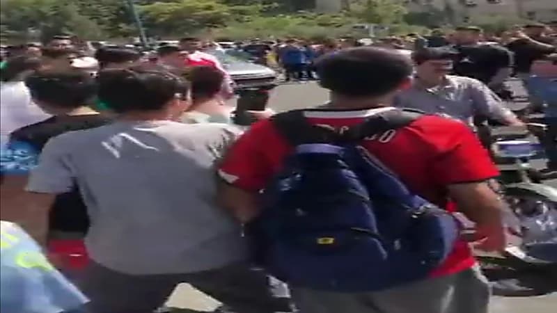 الجماهير الإيرانية تحتشد أمام فندق النصر من أجل رونالدو .. فيديو