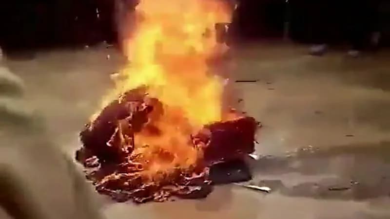 شاهد.. طالبان تحرق آلات موسيقية في ساحة عامة