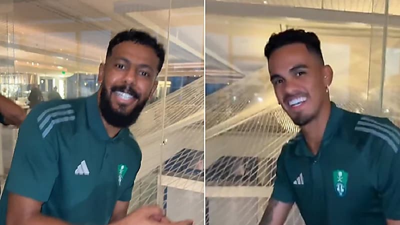 العمار يمنح جالينو هدية بمناسبة تحقيق البطولة الآسيوية .. فيديو